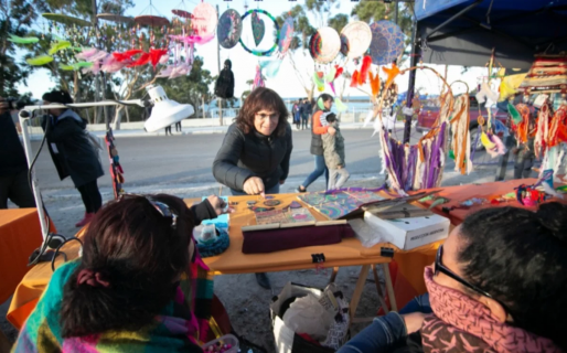 En plaza España se celebra el Día del Artesano