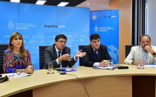 El Gobierno oficializó la suba del 45% del salario mínimo, vital y móvil