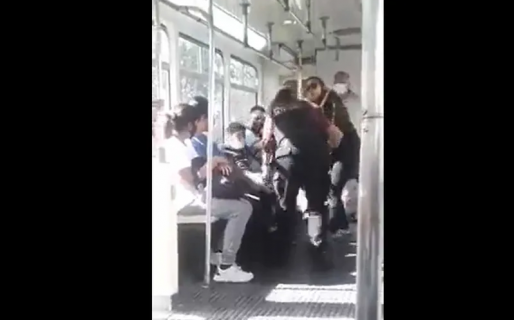 Una oficial de policía maltrató a un chico con autismo