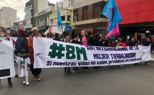 8M: Una increíble cantidad de mujeres se manifestó en el centro de Comodoro