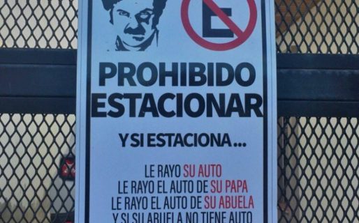 El peculiar cartel colocado por un vecino del Pueyrredón para que no le tapen la salida del auto