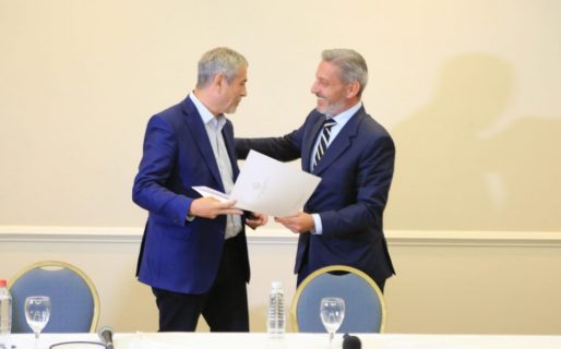 Mejoramiento barrial en Comodoro: Arcioni y Ferraresi firmaron acuerdo por 360 millones de pesos