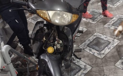 Le robaron la moto, hizo la denuncia y a los pocos días vio que la usaban cerca de su casa