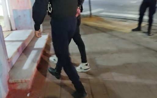 Un hombre fue detenido por golpear a su pareja en pleno centro