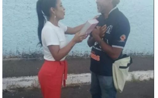 Habló el vagabundo al que sorprendieron teniendo sexo con la mujer de un personal trainer