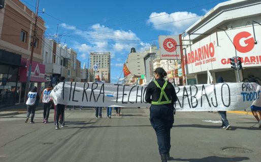 Caos en el tránsito por corte de la CCC que marcha sobre ruta 3
