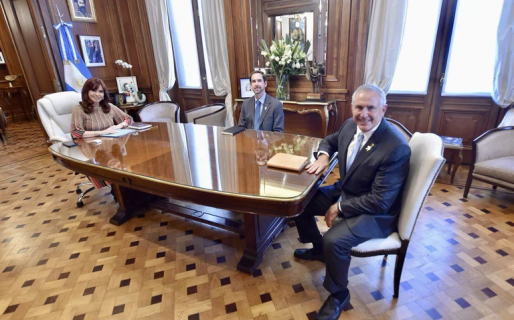 Cristina recibió al embajador de EE UU y le pidió “colaboración” para el impuesto que impulsa el oficialismo
