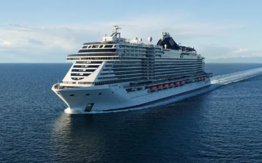 Se tiró en un tobogán de agua en un crucero y quedó atrapada