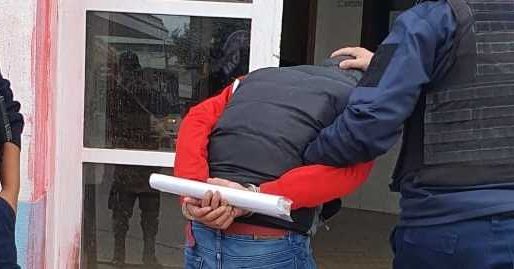 Entregó un currículum en un local de deportes y después robó un buzo