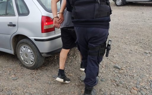 Entregó a su hijo a la policía porque amedrentaba a una mujer