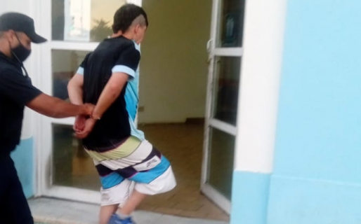 Hace un mes robó un celular y hoy quiso llevarse una mochila: esta vez lo atraparon y golpearon entre varios