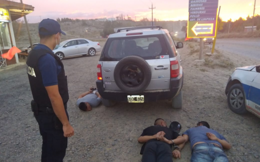 Tres ladrones intentaron entrar a su casa con ella adentro