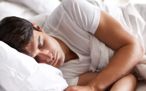 Por qué dormir con luz es malo para el corazón y la diabetes