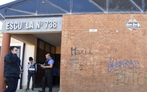 Una furibunda mujer intentó golpear a la directora de la 738 del San Cayetano