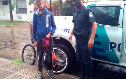 Un chico de 14 años se escapó de su casa para vivir con una mujer mayor de edad que conoció en redes