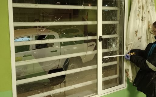 Destrozaron vidrios de un asilo de ancianos tras una fiesta clandestina