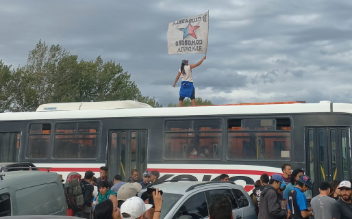 Es de Comodoro, fue a ver a La Renga y protagonizó la imagen viral del finde