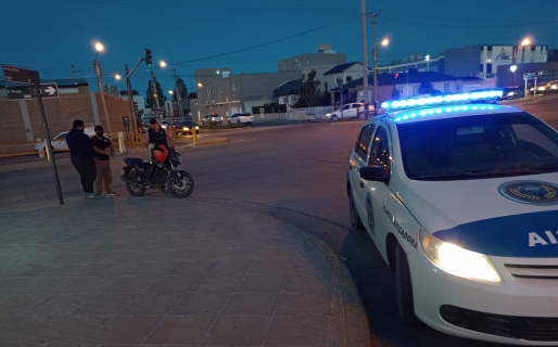 Un joven de 19 años falsificó una patente para disfrazar una moto robada