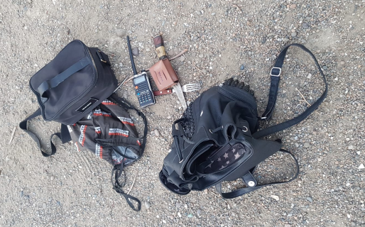 Robó pertenencias con un inhibidor y lo aprehendieron por dejar rastros descartando la documentación de la víctima