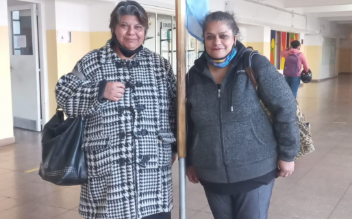 Paola y Jorgelina, las porteras del Perito que se anotaron para terminar la secundaria