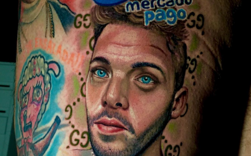 Un comodorense se tatuó a Santiago Maratea