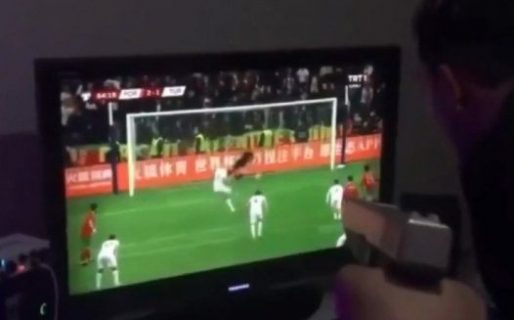 Le metió un tiro al televisor porque Turquía erró un penal y quedó afuera del Mundial