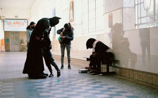 Le prometió a su sobrina disfrazarse de Batman, ella murió y ahora él visita a chicos en el hospital