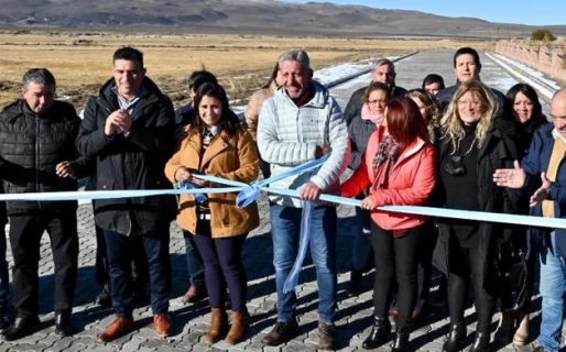 Con inauguraciones de obras, entrega de aportes económicos y equipamiento, Arcioni encabezó el acto aniversario N° 109 de Buen Pasto
