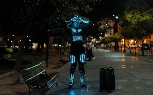 Harto de todo, renunció a su trabajo y ahora es un “robot” con 19 millones de seguidores en TikTok