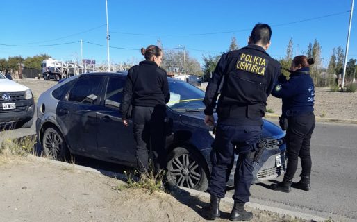 Asaltaron a un joven comerciante y dejaron abandonado el auto que usaron para el robo