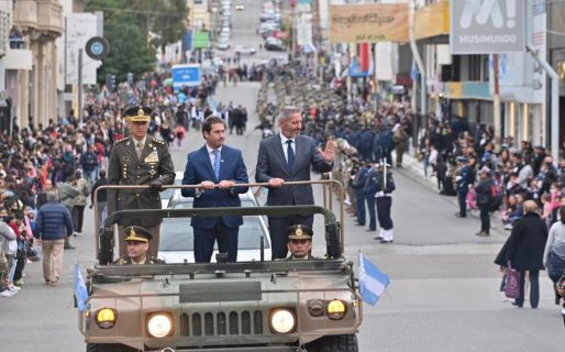 Arcioni y Luque encabezaron el desfile por los 40 años de la Gesta de Malvinas