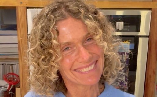 Maru Botana le dio un beso matutino a un vidrio y en las redes estallaron las cargadas