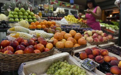 Para contener la inflación, el Gobierno quiere renovar los acuerdos de precios de carnes, frutas y verduras
