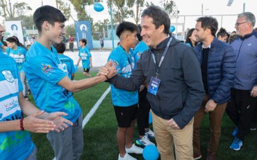 Luque inauguró la soñada cancha de césped sintético de Caleta Córdova: “Son obras que quedan para siempre”