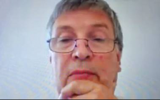 Una funcionaria judicial no prendió la cámara en un juicio por Zoom porque estaba en toalla