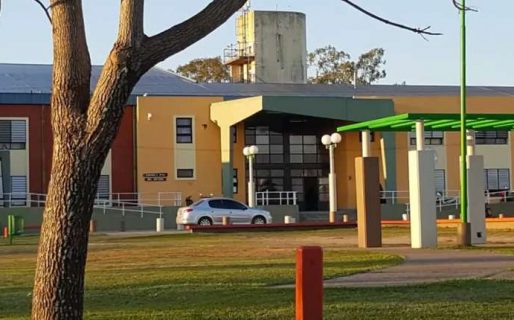 Dos hermanos discutieron con un compañero dentro del aula, sacaron un cuchillo y lo apuñalaron