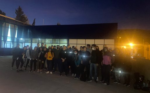 Alumnos del ISFD 810 se manifestaron en una sentada para pedir la vuelta atrás con los horarios de cursada