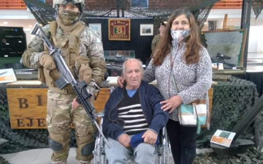 Una abuela se olvidó el celular en un remis y quien lo encontró no lo quiere devolver