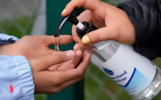 Una maestra prendió fuego a un estudiante