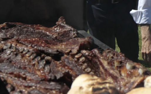 Un hombre denunció a su vecino porque hace asado todos los días
