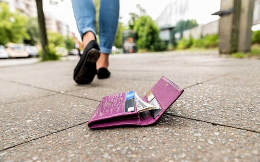 Una comodorense perdió su billetera en El Hoyo, se la guardaron por dos días y se la devolvieron intacta