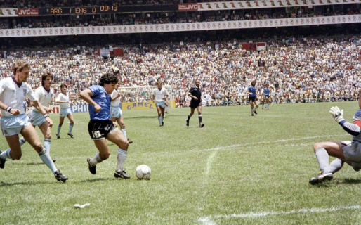 Subastan la camiseta que Diego Maradona usó contra Inglaterra: buscan recaudar 7 millones de dólares