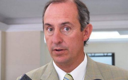 Castro apoyó el uso de las pistolas taser: «todo lo que no sea letal es mejor»