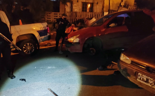 Defendieron a piedrazos a su amigo que detonaba un arma de fuego en plena calle