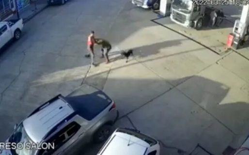 Un playero, un cliente y hasta un perro, a las piñas en una estación de servicio