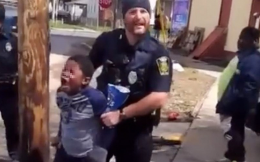 La Policía de Estados Unidos arrestó a un niño de 8 años por robar papas fritas: «Lo trataron como un asesino»