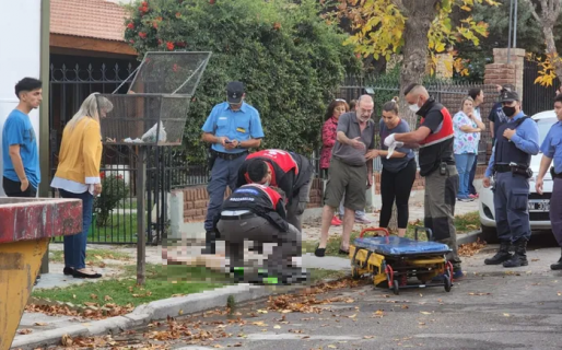 Vecinos rescataron a una anciana de 80 años de un incendio iniciado por un cigarrillo mal apagado