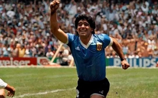 Locura por la camiseta de Maradona: la sideral oferta que abrió la subasta