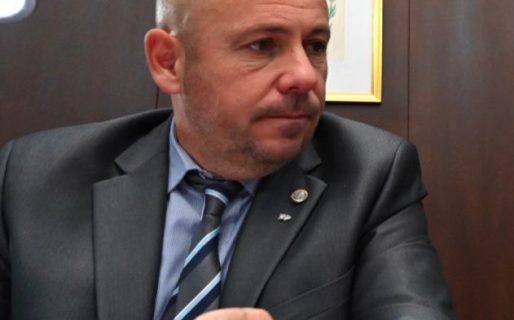 Sastre se puso al frente de la Ley de Lemas: ¿A quién le conviene?