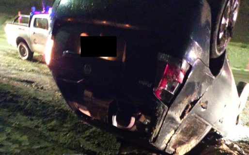 Un conductor volcó en el Camino Centenario